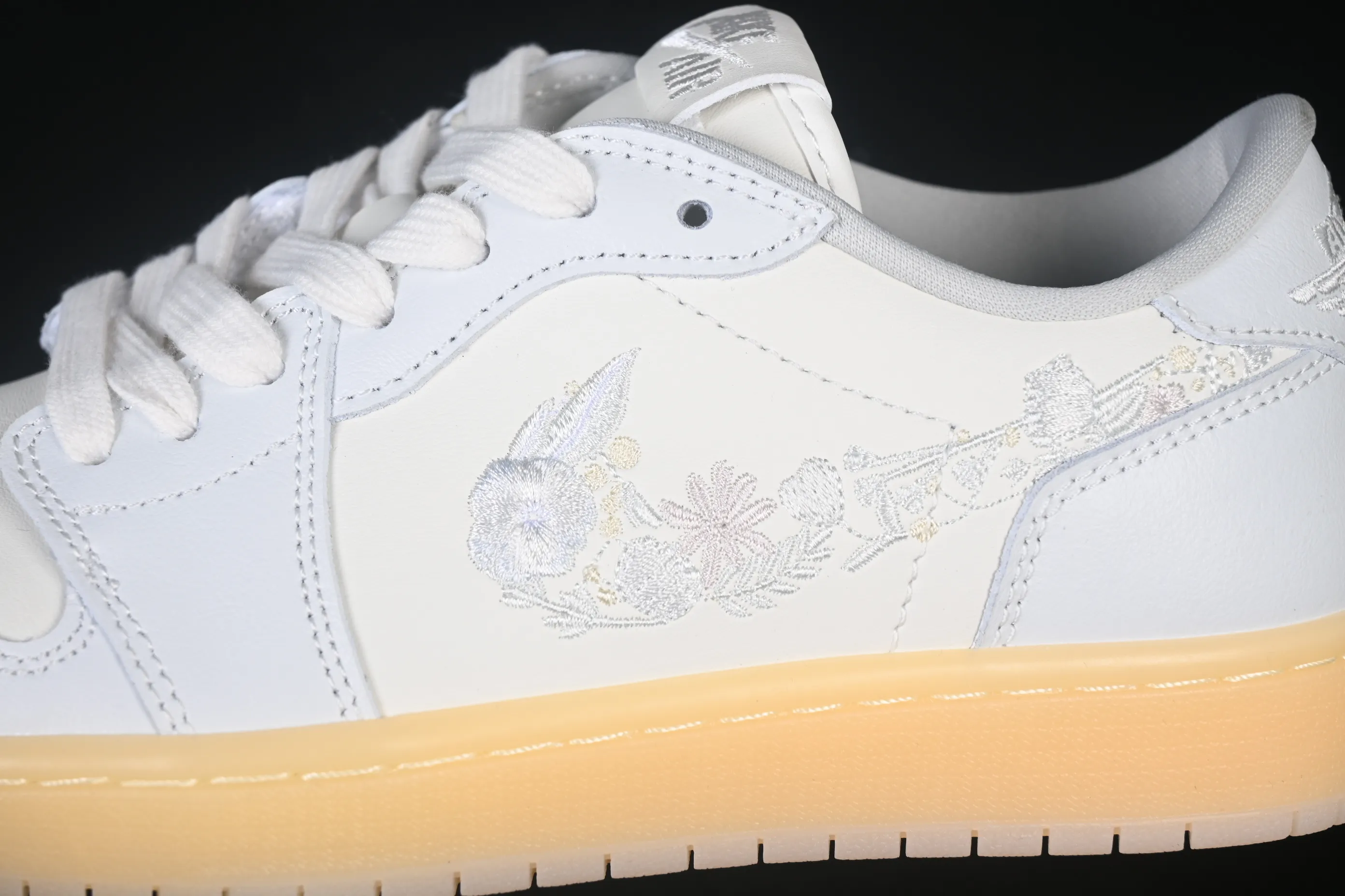 All categories Air Jordan Jordan series basketball shoes Air Jordan 1 Low Air Jordan 1 Low "Floral Swoosh" AJ1 Joe 1 flower embroidery low-top cultural casual sneakers IF4391-100